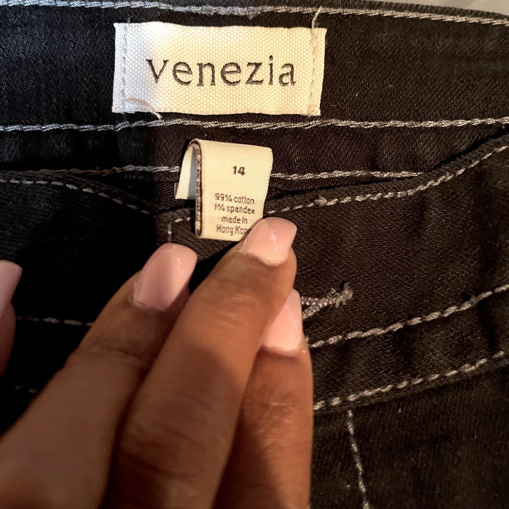 Women’s Venezia Dark wash Denim Shorts size 14